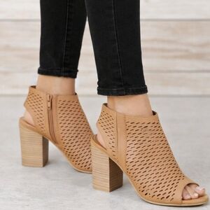 Soda NEW Modern Boho Tan Perforated Peep Toe Block Heel Bootie Sandal 7M
